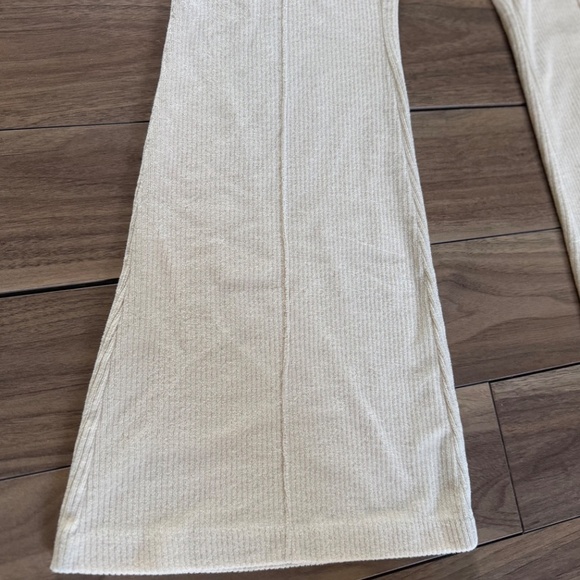 Aerie | S Groove-On Rib Velour Flare Pants Soft Oat - Picture 6 of 8